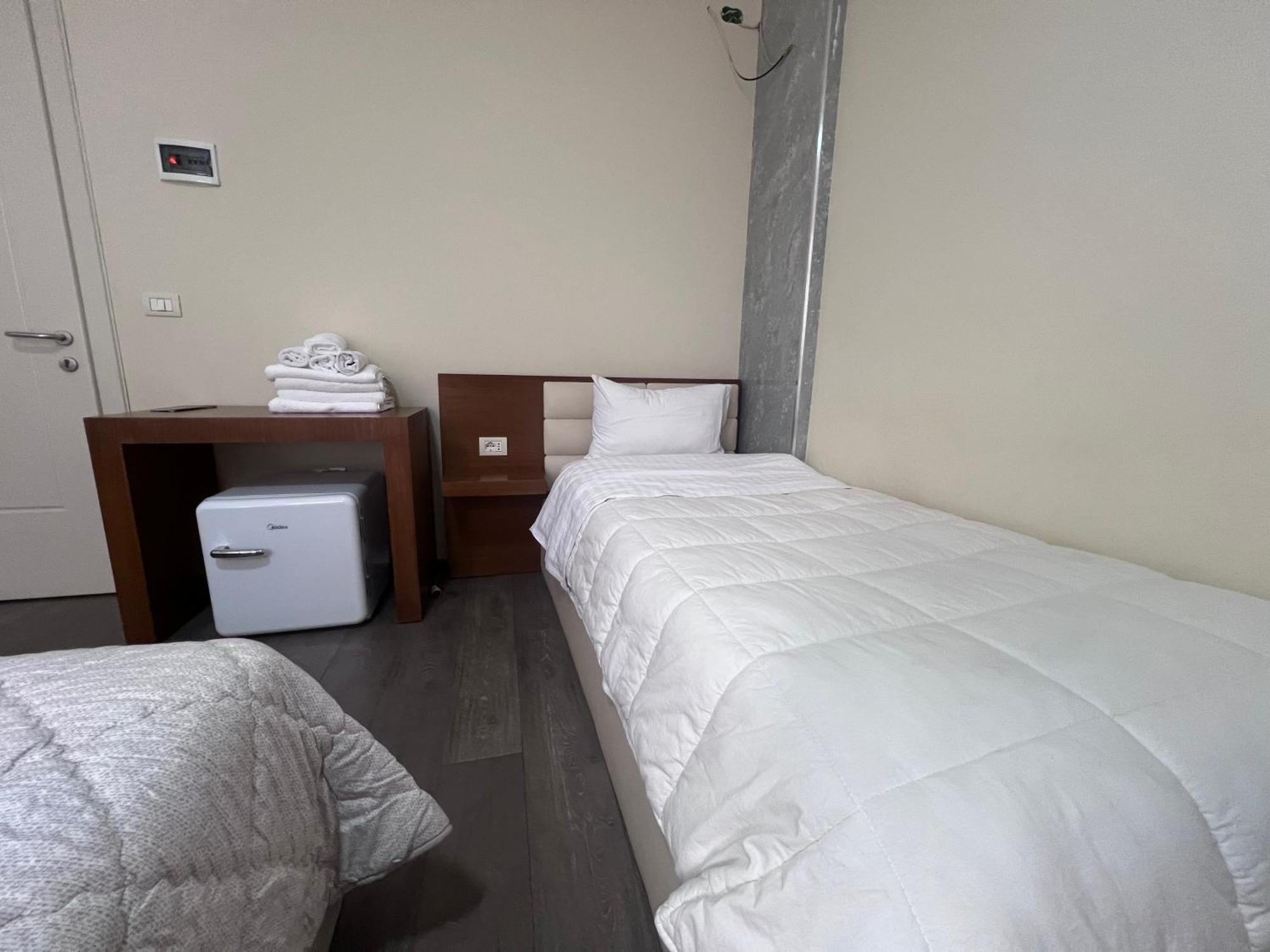 Bobi Hotel Shkodër Buitenkant foto