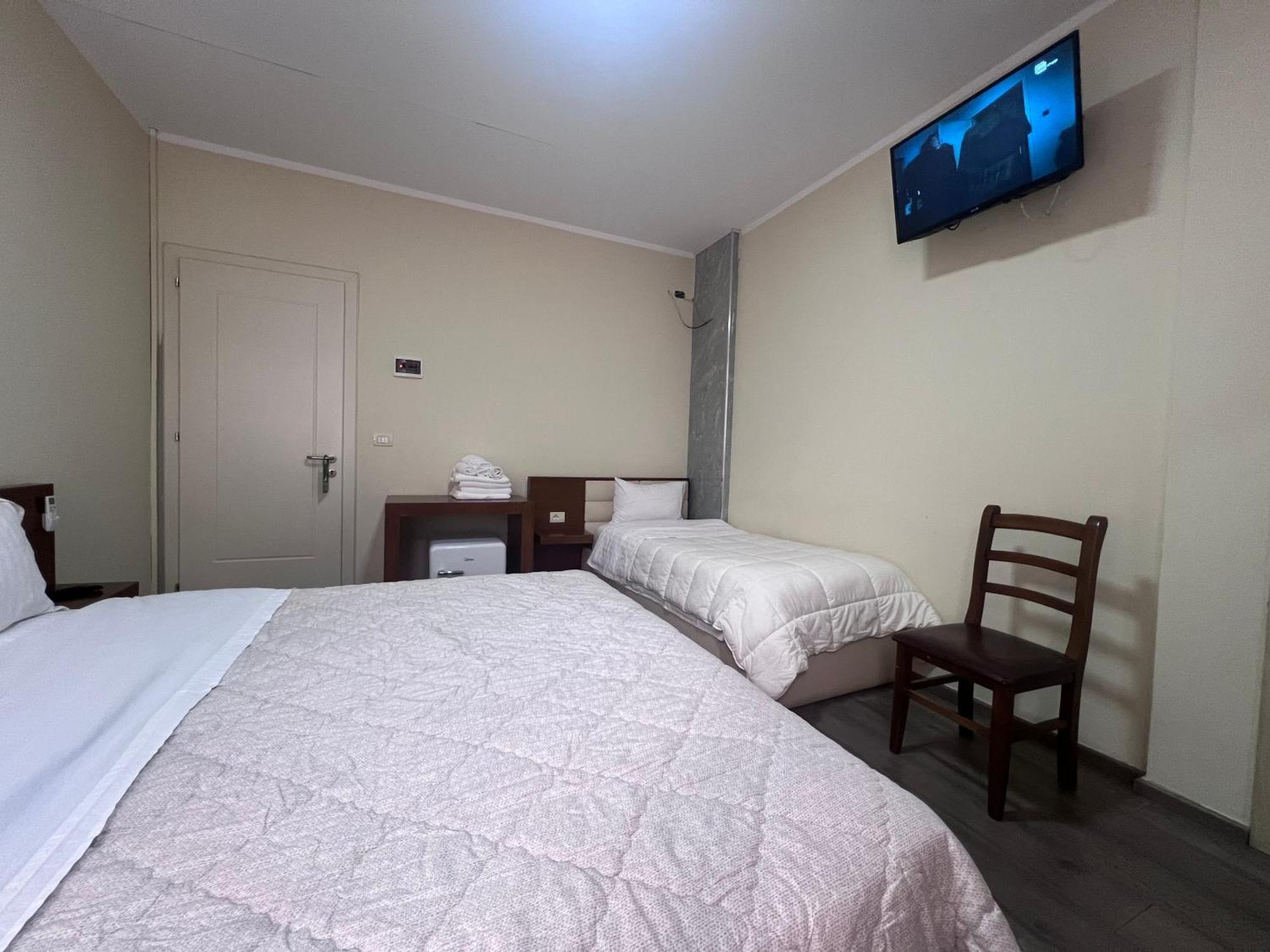 Bobi Hotel Shkodër Buitenkant foto