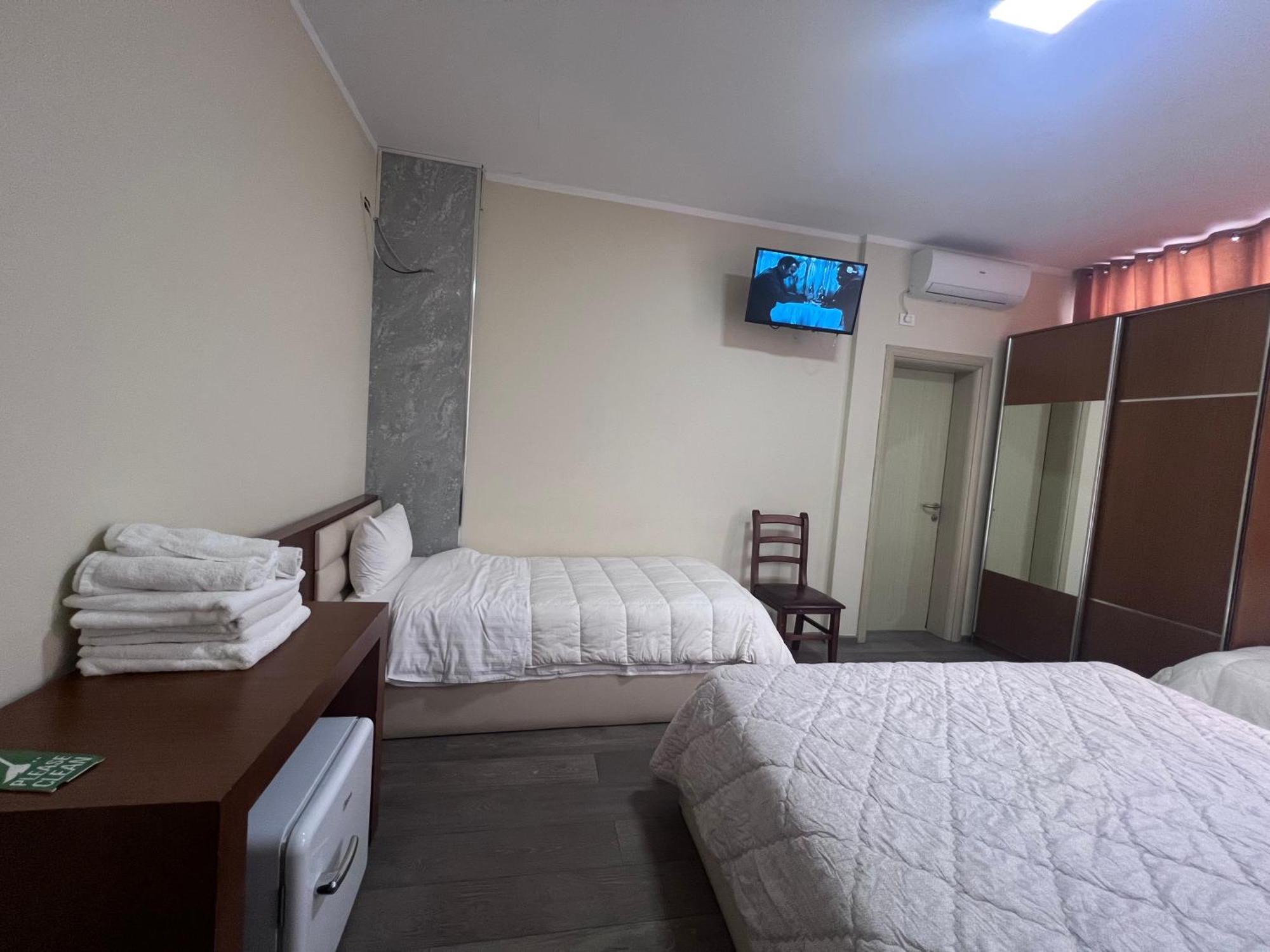 Bobi Hotel Shkodër Buitenkant foto